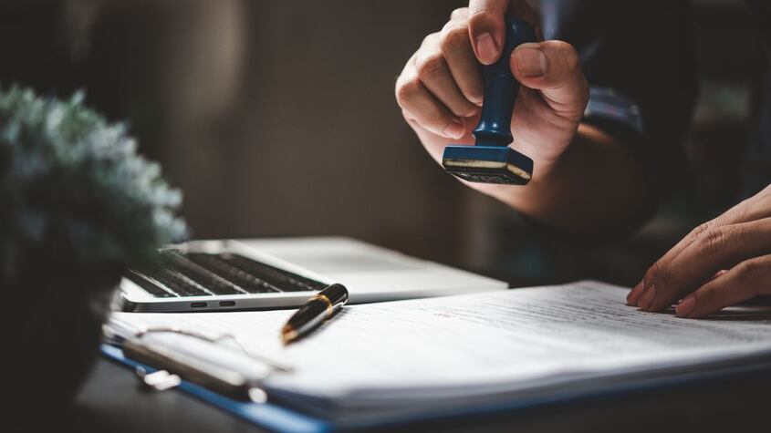 Todo lo que debes estudiar para trabajar de notario, una de las profesiones mejores pagas en España
