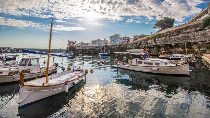 ¿Cuándo dinero debo gastar si quiero una casa con vista al mar en Estepona, Mijas o Vegadeo?