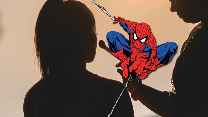 Joven engaña a su hermano al pintarlo “como Spider-Man” y se vuelve viral