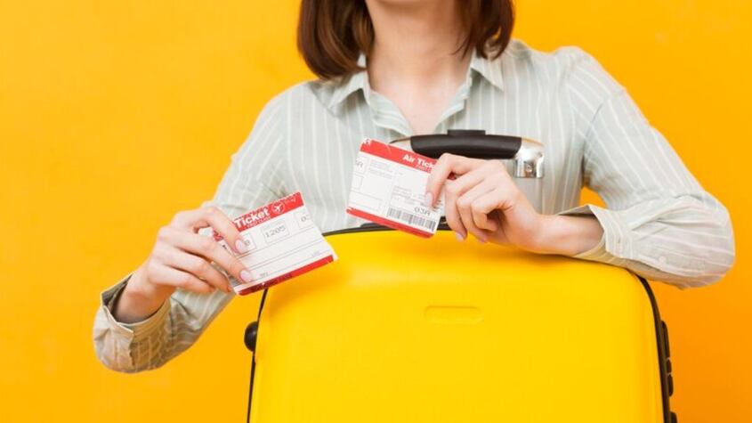 Los riesgos de colocar una identificación a tu maleta cuando la despachas en el aeropuerto
