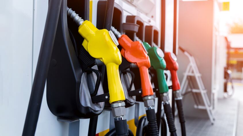 Los mejores trucos para ahorrar gasolina, según la DGT