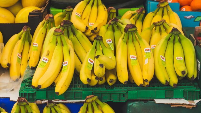 ¿Cuál es el lugar ideal para conservar las bananas para evitar su descomposición?