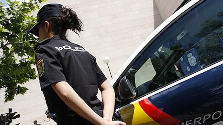 Policía mujer