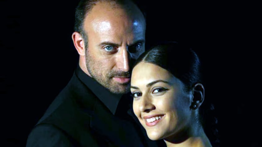 Halit Ergenç (Onur) y Bergüzar Korel (Scheherezade)