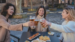 La costumbre española al comer fuera que sorprende al resto del mundo y que se hizo viral