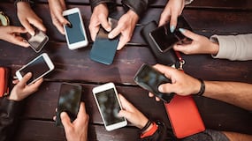 El móvil murió: 4 reemplazos para comunicarse según expertos en tecnología