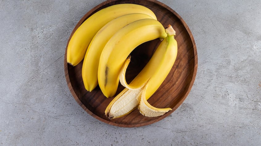 Abono casero con cáscaras de plátano