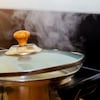 La ciencia confirma el truco para evitar que la olla hirviendo desborde