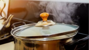 La ciencia confirma el truco para evitar que la olla hirviendo desborde