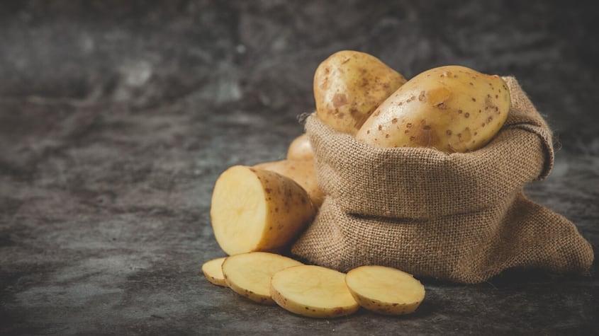 Abono casero con cáscaras de papa