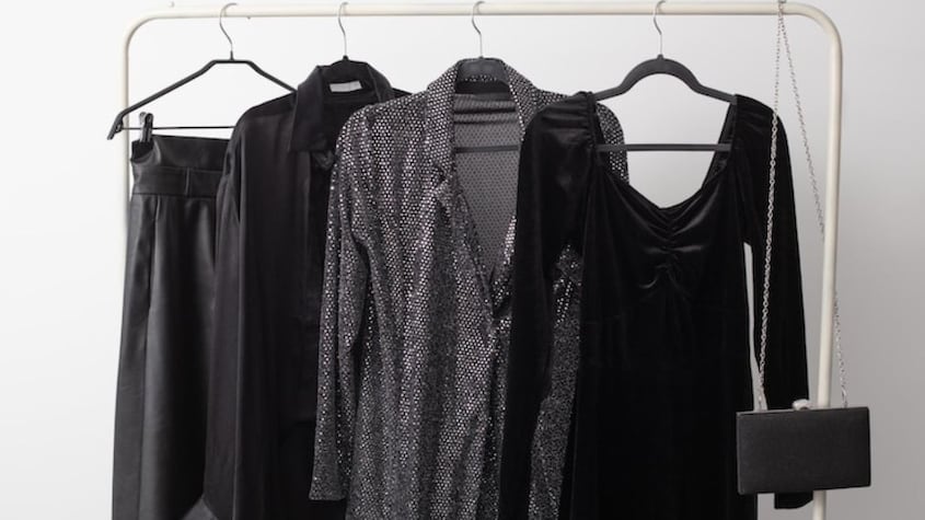 Qué significa que una persona use mucho ropa de color negra, según expertos en psicología