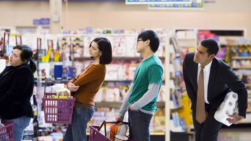 ¿Se puede esperar menos en la cola del supermercado?
