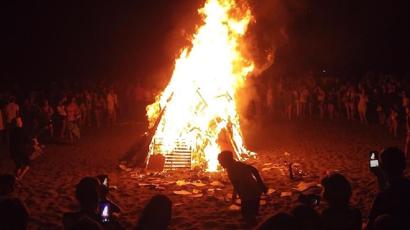 Hogueras de San Juan en España.