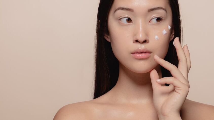 Trucos y técnicas para lograr la piel de porcelana que ostentan las coreanas