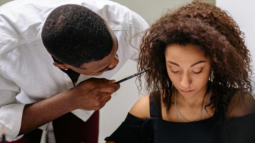 El beso robado es señalado como agresión sexual por el Tribunal Supremo