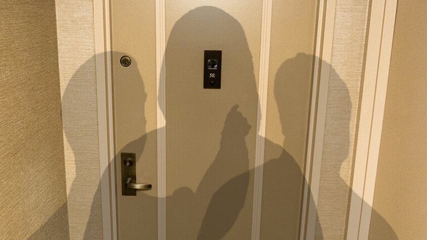 Hombre en Ferrol se queja de ruidos molestos y es golpeado por sus vecinos