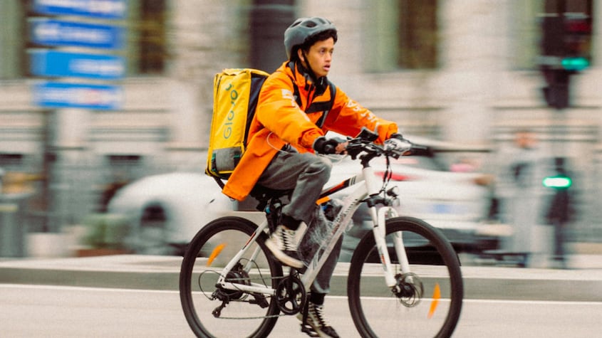 ¡Atención! Así es como un repartidor de Glovo puede quedarse con tu comida