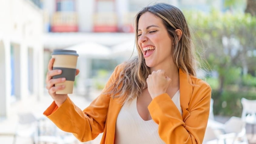 Un cardiólogo confirmó una feliz noticia para las personas que beben café solo en las mañanas