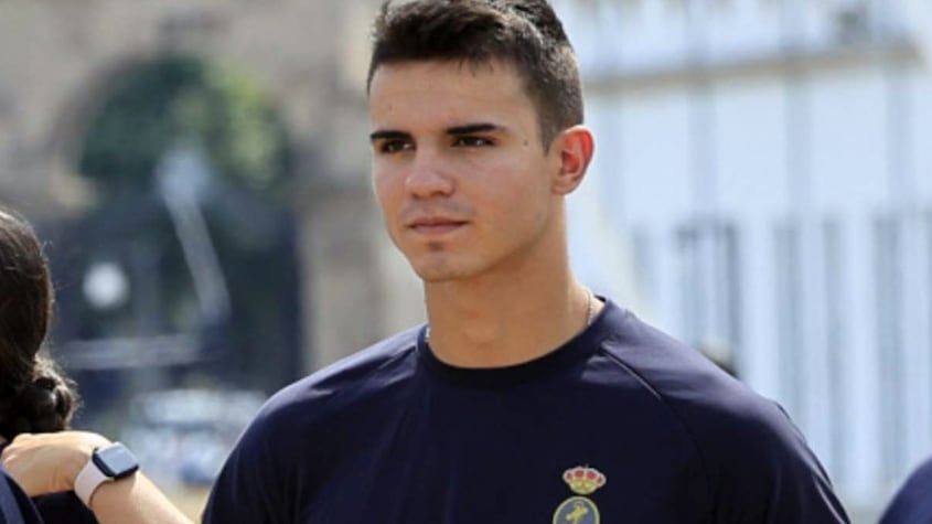 Novio guardiamarina de Leonor de Borbón