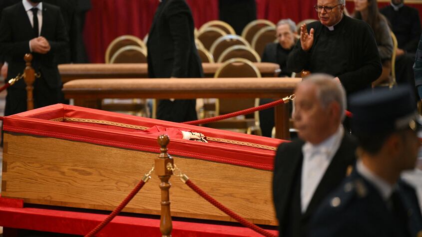 Papa Francisco I, en un ataúd en su velorio