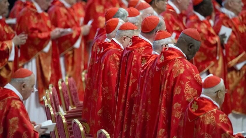 Cardenales en El Vaticano