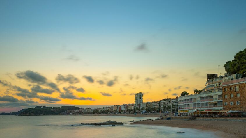 Turistas caen al vacío y resultan heridos al ceder la barandilla de un apartamento en Lloret de Mar