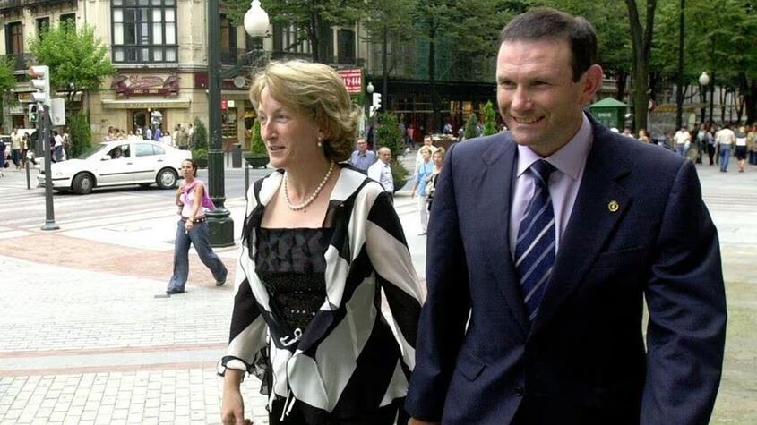 Begoña Arregi y Juan José Ibarretxe