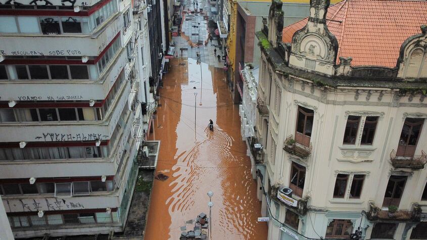 Más de 50 muertos por inundaciones terribles en Brasil
