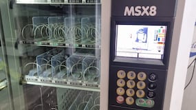 Madrid Centro escandalizado: Encuentran 2 máquinas expendedoras de droga