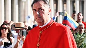 ¿Quién es Ángel Fernández Artime? El cardenal español que podría salir del Cónclave como papa