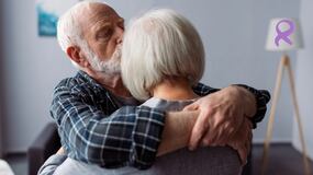 Advierten que el Alzhéimer comienza décadas antes de manifestarse, pero hay señales