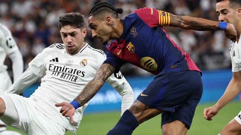 Federico Valverde y Raphinha en la final de la Supercopa de España 2025