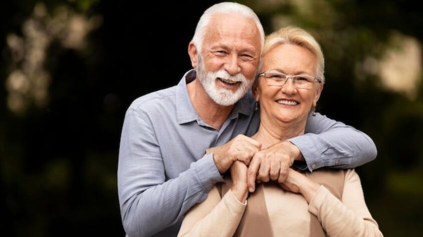 Jubilados (pareja de ancianos).