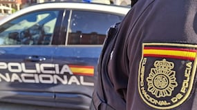 Un hombre apuñala a su pareja en Valencia tras golpearla con un televisor