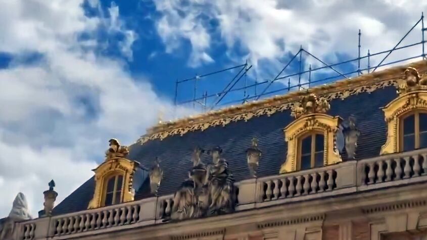 Turistas son evacuados de urgencia en el Palacio de Versalles en Francia por un incendio
