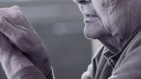 Una mujer denuncia a su abuela por Okupa y esto ha dictado el juez como sentencia en Madrid