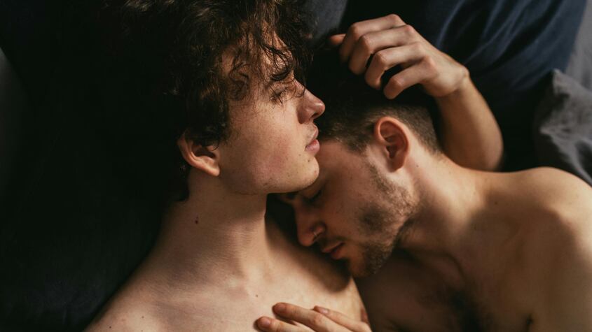 Los hombres también fingen orgasmos: ¿Cómo, cuándo y por qué?