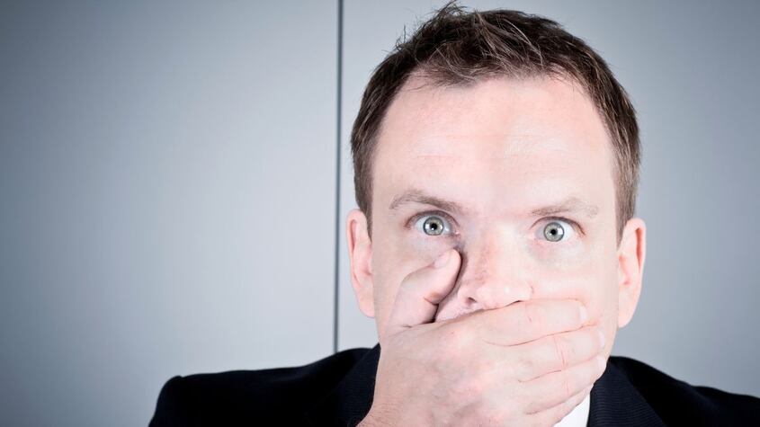 Persona que habla sola.