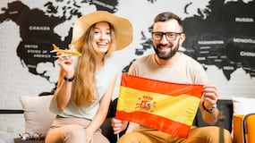 Preguntan a la lA cuál es la costumbre española más rara para los extranjeros y sorprende su respuesta: “resulta casi imposible al principio”