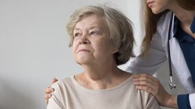 ¿La era del edadismo? Un estudio español afirma que los jóvenes no cuidan de sus abuelos