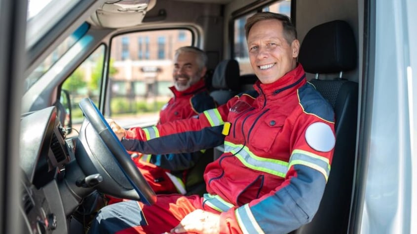 ¿Cómo debo hacer para ser conductor de ambulancias? Detalles y claves