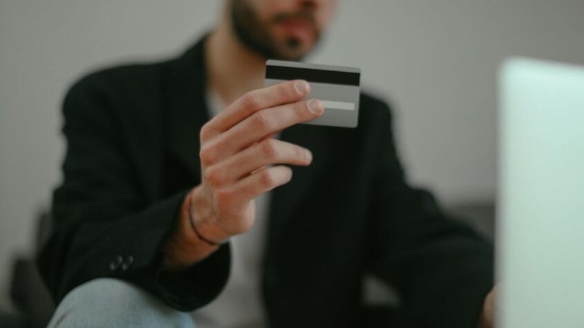 Esto es lo primero que debes hacer si detectas un gasto no autorizado en tu tarjeta bancaria