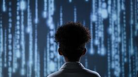 ¿Cómo funciona la generación de imágenes con Inteligencia Artificial y por qué consume agua?