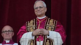 Qué idiomas habla el nuevo Papa León XIV y cuál es su grado de estudio