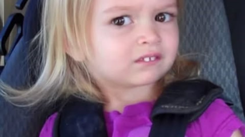 La historia y origen del meme de la niña con expresión de desdén y displicencia que todos usan hasta hoy