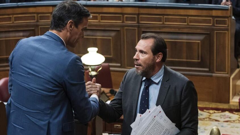 Pedro Sánchez junto a Oscar Puente.