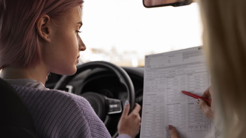 ¿Cuánto tiempo debes esperar para recuperar tu carnet de conducir si lo quita la DGT?