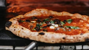 Española resuelve el misterio: ¿Cuánto tarda en cocinarse una pizza en Nápoles?