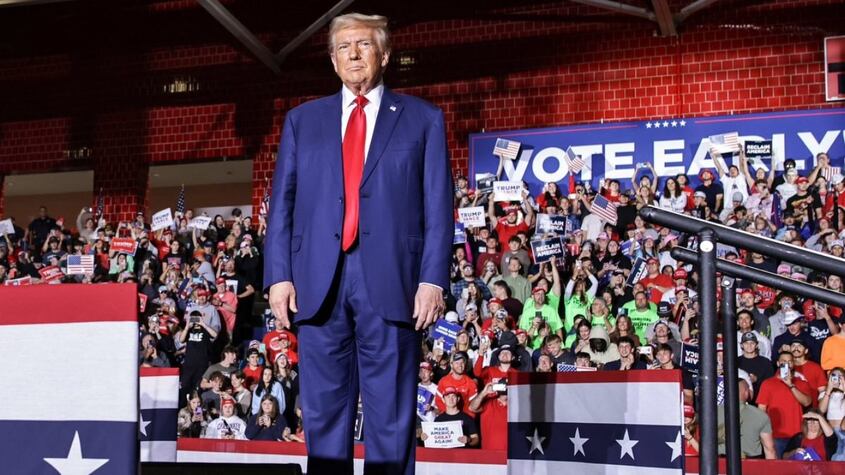 donald trump traje azul
