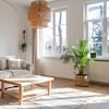 Las lámparas blancas son de otro siglo: la tendencia deco que aporta elegancia a tus espacios